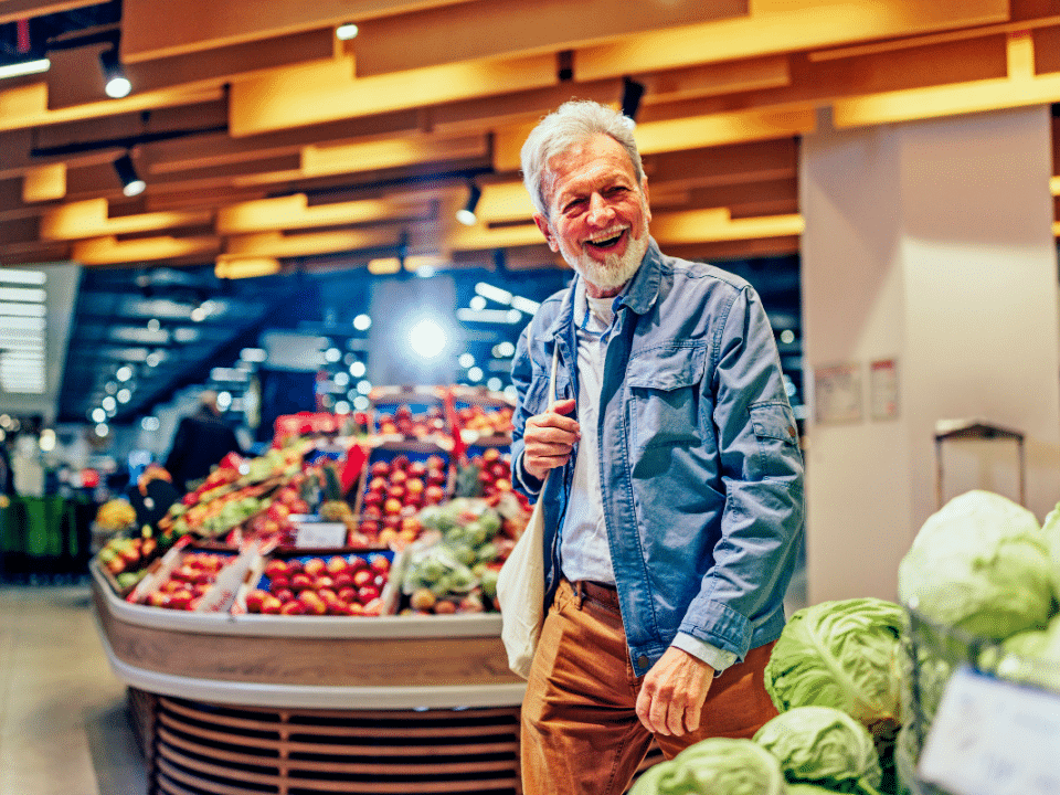 À 73 ans, Alain ne touche que 200 € par mois… mais cette astuce lui permet de garder son pouvoir d’achat
