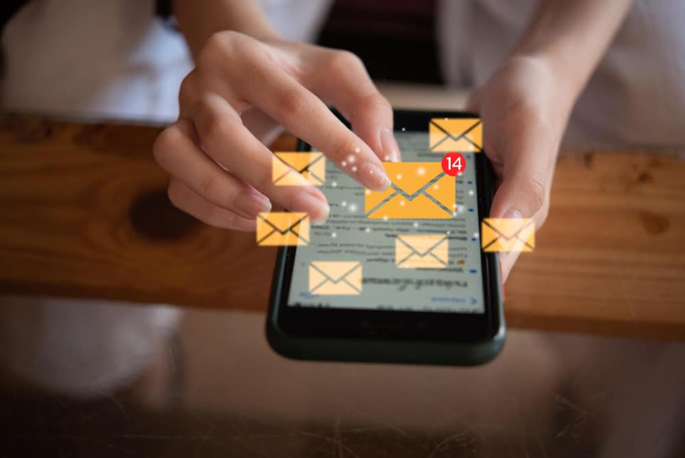 Quand utiliser le SMS plutôt que l'email